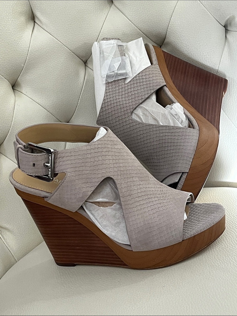 Michael Kors Taupe tan Textured Platform Wedge Sandals Size 8 Beautiful